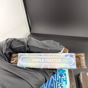 Cali Plates Frozen Sift cannabis concentrate with fine resin texture